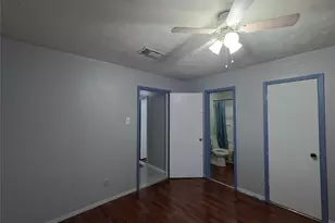 21 W Townhouse Ln, Grand Prairie, TX 75052 - Photo 22