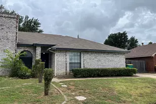 724 Ballard St, Cedar Hill, TX 75104 - Photo 2