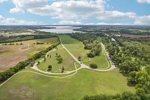 1915 Seminole Dr, Cleburne, TX 76033 - Photo 26