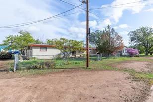 245 Concho St, Tye, TX 79563 - Photo 4