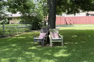 1910 N Travis St, Sherman, TX 75092 - Photo 4