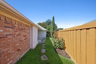 16353 Lauder Ln, Dallas, TX 75248 - Photo 10