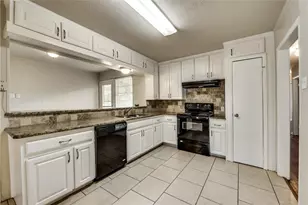 1601 Larkspur Dr, Arlington, TX 76013 - Photo 8