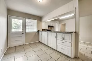 1601 Larkspur Dr, Arlington, TX 76013 - Photo 10