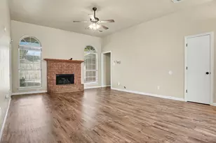 307 Modene Ave, Waxahachie, TX 75165 - Photo 2