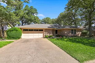 212 Heneretta Dr, Hurst, TX 76054 - Photo 2