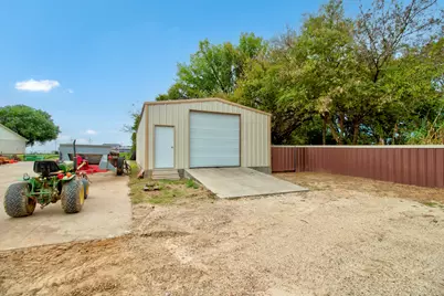 1212 S Washington Street, Pilot Point, TX 76258 - Photo 10