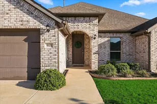 915 Timber Ridge Dr, Justin, TX 76247 - Photo 2