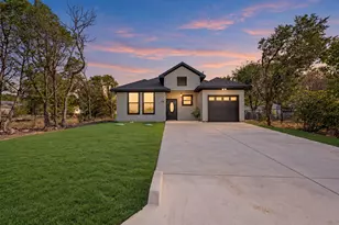 933 Nacogdoches River Dr, Granbury, TX 76048 - Photo 2