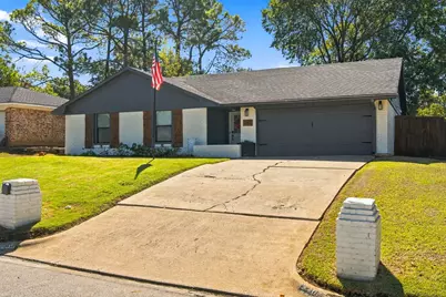 2205 Sierra Drive, Grapevine, TX 76051 - Photo 2