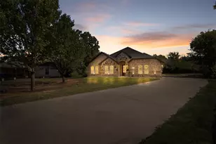 1594 E Springcrest Cir, Lancaster, TX 75134 - Photo 1