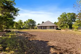 1594 E Springcrest Cir, Lancaster, TX 75134 - Photo 28