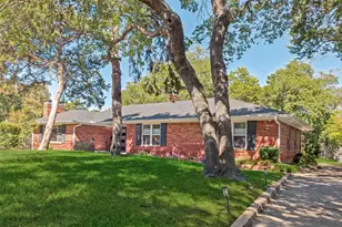 447 W Colorado Blvd, Dallas, TX 75208 - Photo 1