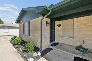 7726 Jennifer Ln, North Richland Hills, TX 76182 - Photo 4