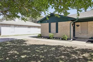 7726 Jennifer Ln, North Richland Hills, TX 76182 - Photo 2