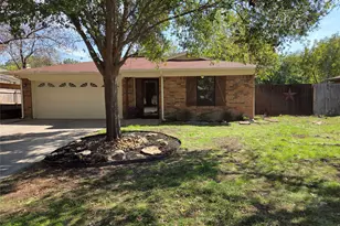 421 Allencrest Dr, White Settlement, TX 76108 - Photo 1
