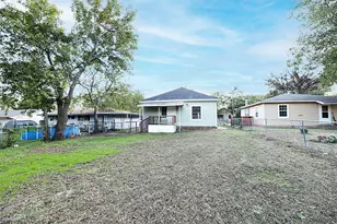 507 Orchard St, Bowie, TX 76230 - Photo 24