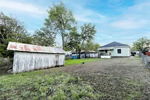 507 Orchard St, Bowie, TX 76230 - Photo 22