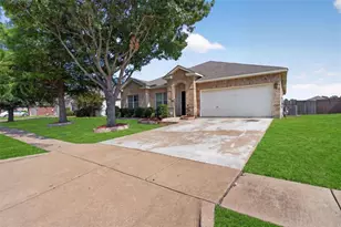 200 Independence Tr, Forney, TX 75126 - Photo 2