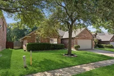 504 Valencia Drive, Arlington, TX 76002 - Photo 2