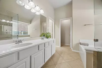 504 Valencia Drive, Arlington, TX 76002 - Photo 4