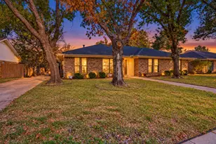 2403 Radcliffe Dr, Arlington, TX 76012 - Photo 2