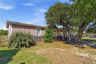 103 Woodland Ct, Springtown, TX 76082 - Photo 2