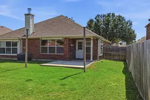 1029 Abigail Dr, Arlington, TX 76002 - Photo 6