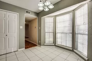 300 Canyon Ln, Irving, TX 75063 - Photo 14