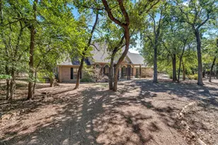 9645 Oak Meadow Ln, Pilot Point, TX 76258 - Photo 2