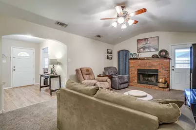 1219 Hyde Park Boulevard, Cleburne, TX 76033 - Photo 10