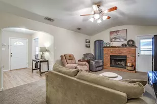 1219 Hyde Park Blvd, Cleburne, TX 76033 - Photo 10