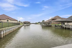 1601 Malibu Bay Ct, Granbury, TX 76048 - Photo 26