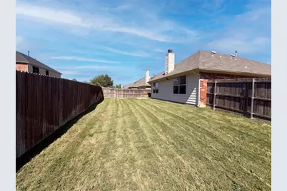 5327 Lake Gardens Drive, Grand Prairie, TX 75052 - Photo 18