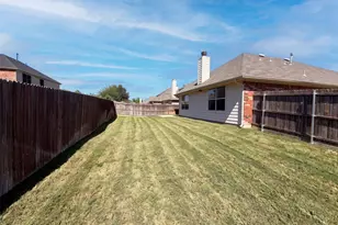 5327 Lake Gardens Drive, Grand Prairie, TX 75052 - Photo 18