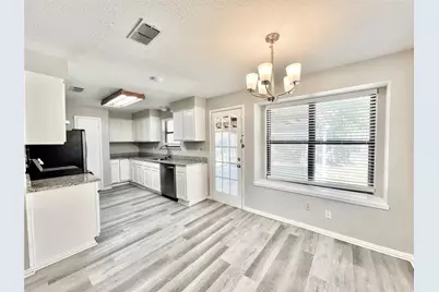 2319 Redbrook Drive, Arlington, TX 76014 - Photo 4