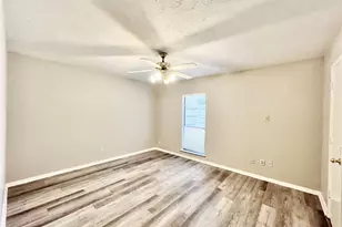 2319 Redbrook Dr, Arlington, TX 76014 - Photo 6
