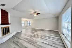 2319 Redbrook Dr, Arlington, TX 76014 - Photo 2