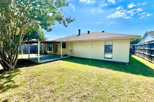 2319 Redbrook Dr, Arlington, TX 76014 - Photo 10