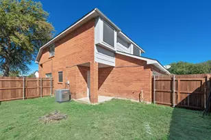 914 Wentwood Dr, DeSoto, TX 75115 - Photo 2