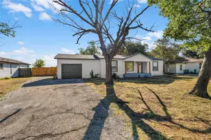 4548 Hodgkins Rd, Lake Worth, TX 76135 - Photo 2