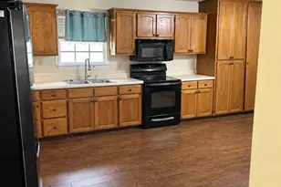 1017 W 3rd St, Taylor, TX 76574 - Photo 8