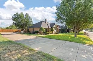 405 Lincoln Oaks Dr, Burleson, TX 76028 - Photo 4