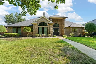 405 Lincoln Oaks Drive, Burleson, TX 76028 - Photo 2