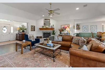 405 Lincoln Oaks Drive, Burleson, TX 76028 - Photo 10