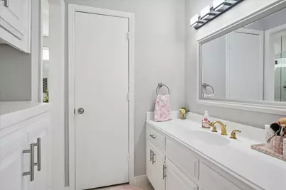 10102 Laingtree Drive, Dallas, TX 75243 - Photo 18