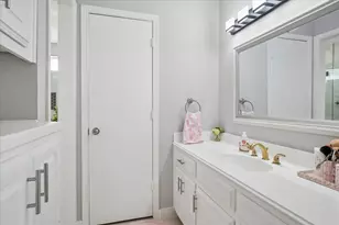 10102 Laingtree Dr, Dallas, TX 75243 - Photo 18