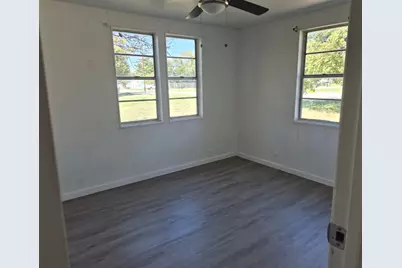 1006 SE Martin Luther King Jr Street SE, Mineral Wells, TX 76067 - Photo 6