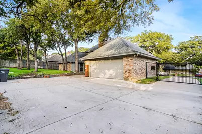 2110 Emerald Lake Drive, Arlington, TX 76013 - Photo 24