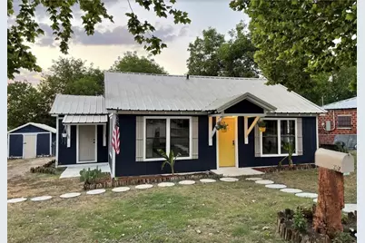 905 E Hook, Stephenville, TX 76401 - Photo 2